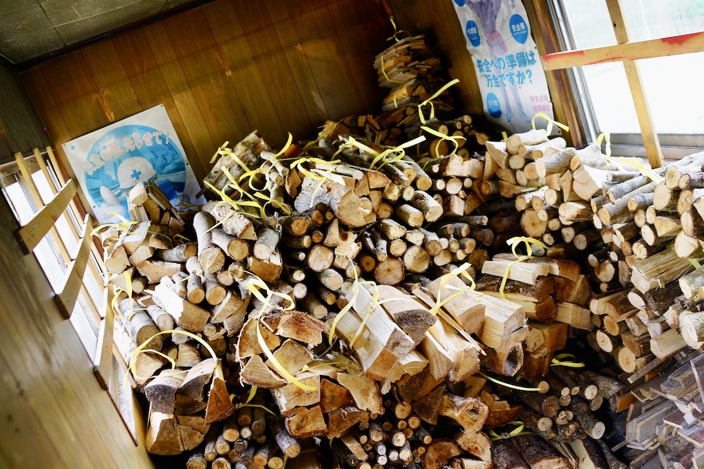 ㈱小山田組 薪/廃材_無人販売所 – 株式会社 小山田組